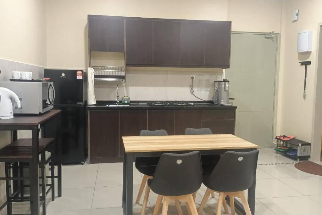 Bali Residence By Beca Inn , Musliim Only ملقا المظهر الخارجي الصورة